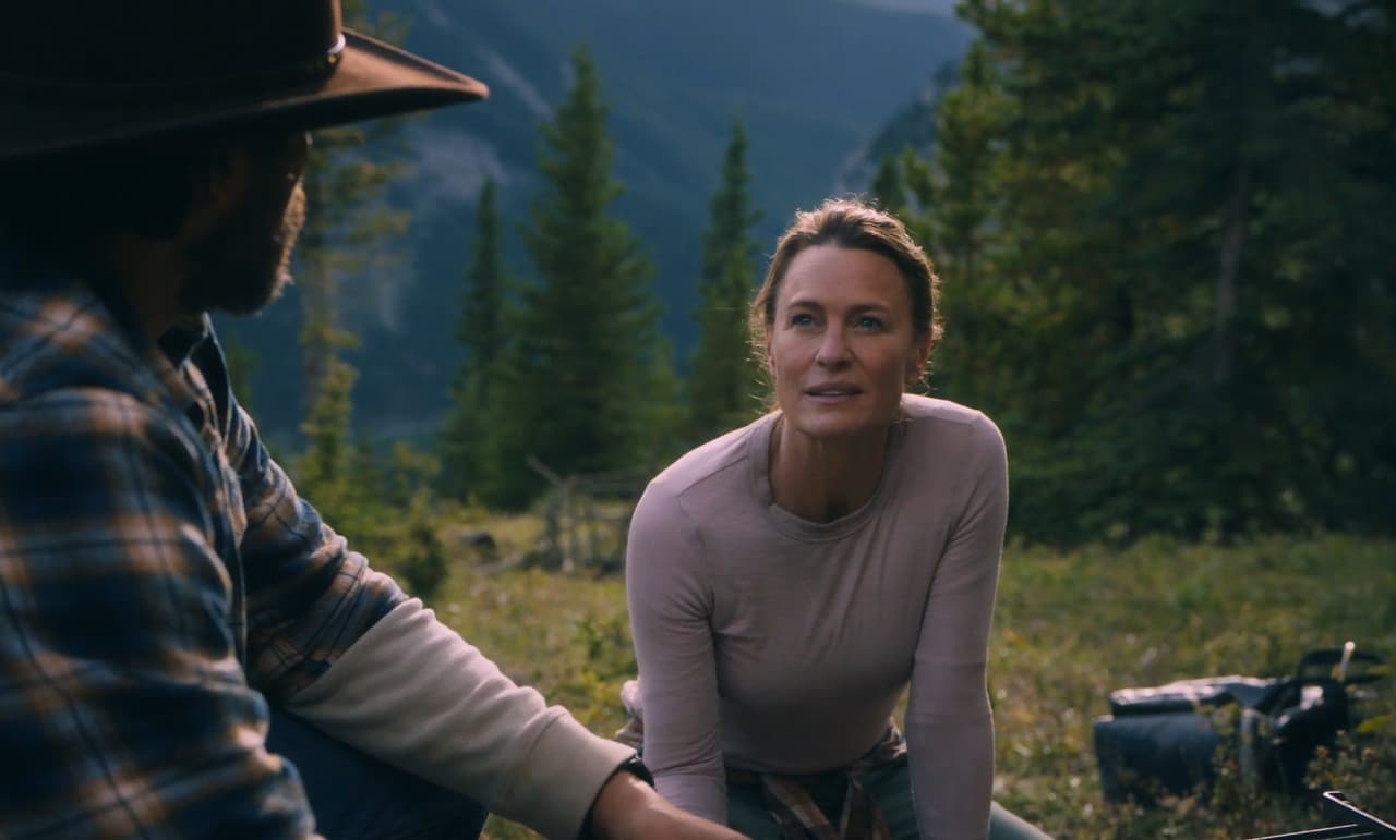 Robin Wright debuta como directora y habla de una mujer que decide aislarse de la sociedad y retirarse a una cabaña en el bosque. Sin entender sus motivos, ‘Land’ se enfoca más en la lucha inmediata por la supervivencia y la reconexión con los demás a través del papel de apoyo empático de Demián Bichir.