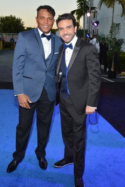 Leyenda del fútbol hondureño, Carlos Pabón, acompañado de otro presentador y anfitrión de Univision Deportes, Edgar Martínez.