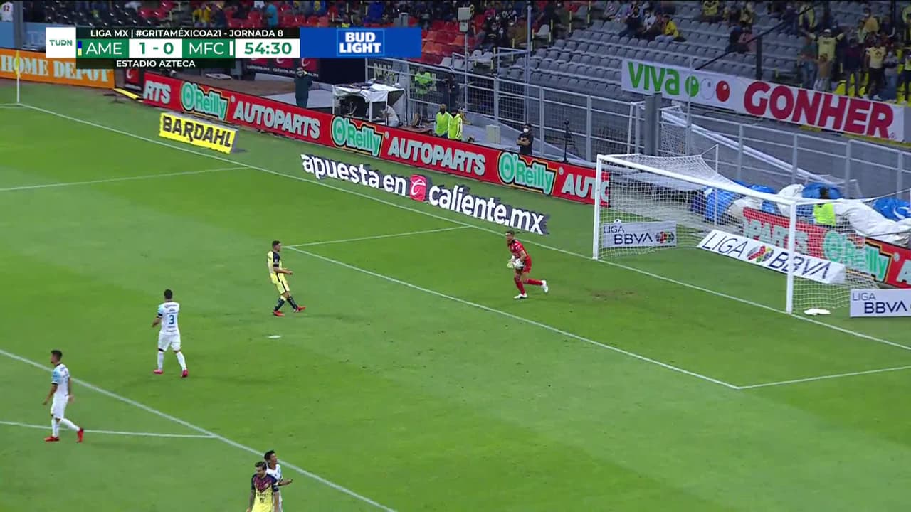 ¡TIRO ATAJADO! disparo por Miguel Layún.