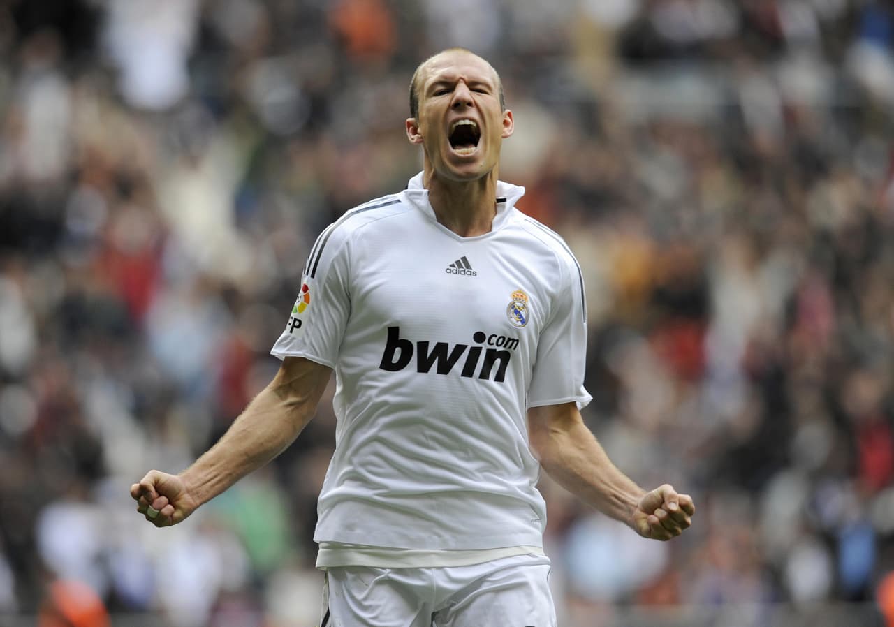 El holandés Arjen Robben tuvo su paso por el Real Madrid después de brillar con el Chelsea en el 2007. Sin embargo, no le fue como esperaban y se marchó al Bayern Múnich dos temporadas después con una Liga y una Supercopa de España.