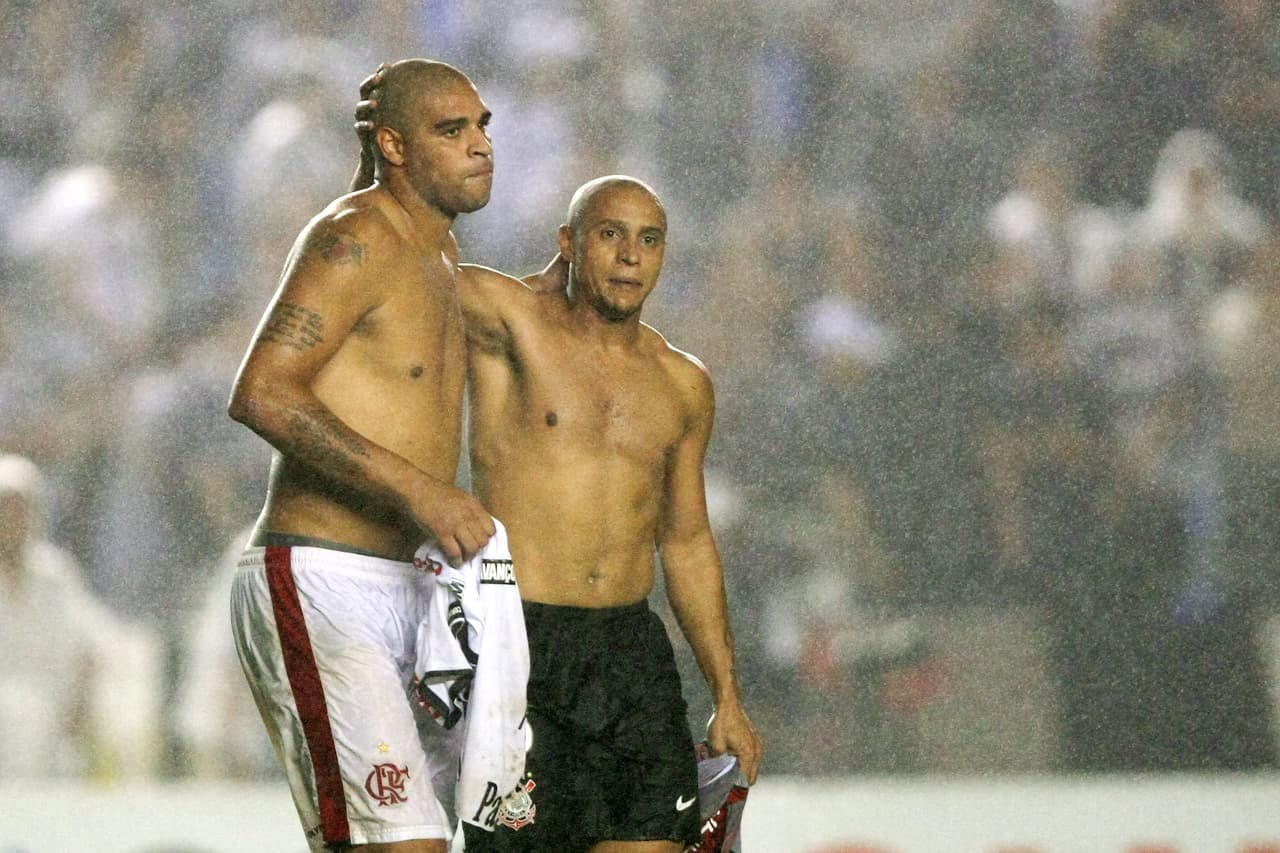 En el Brasileirao, Adriano también se vio las caras con Roberto Carlos, quien ya había sido echado del Real Madrid y también se había convertido en fichaje del Corinthians.