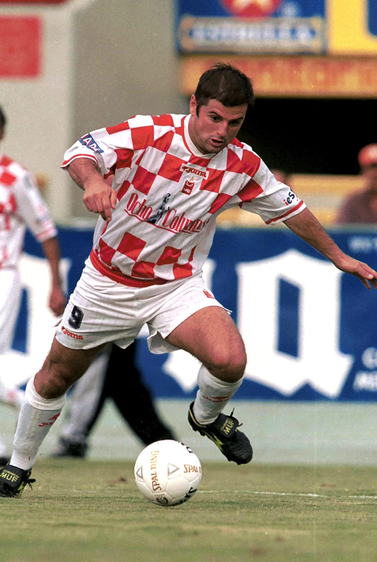 El serbio Zdenko Muf fue contratado por los Estudiantes Tecos en 1997, en 2001 migró al Club León para después regresar a Estudiantes y despedirse del fútbol mexicano en 2002.