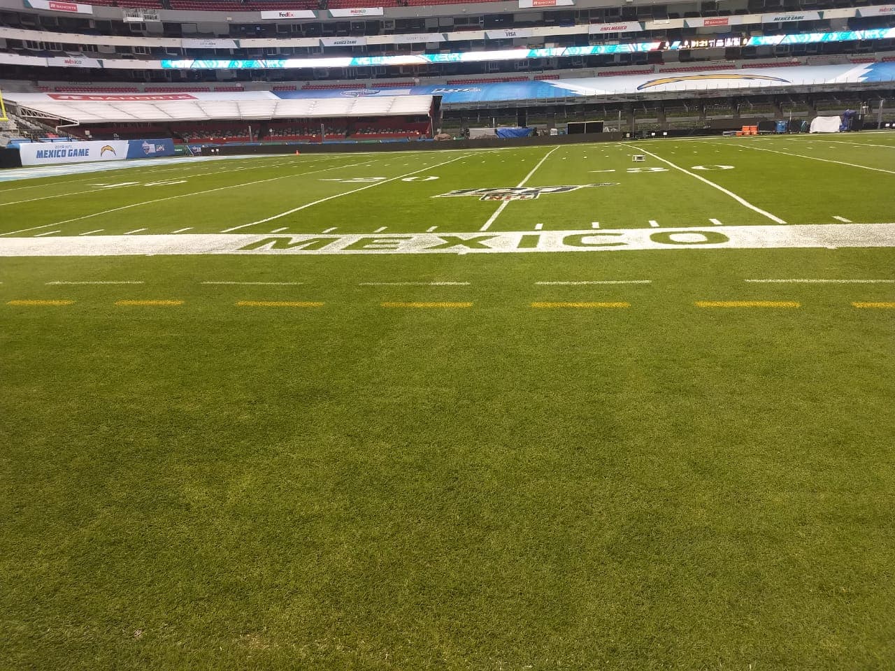 ¡Como si fuera una alfombra! La cancha del Estadio Azteca está en perfectas condiciones para el encuentro de NFL.