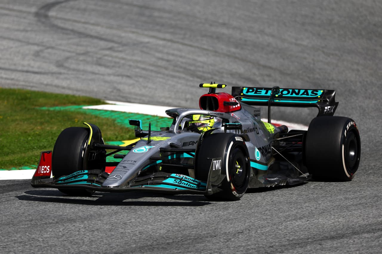 Charles Leclerc conquistó el GP de Austria por delante de Max Verstappen y Lewis Hamilton, en una carrera donde el mexicano Checo Pérez abandonó varias vueltas después de un roce que tuvo con George Russel, quien fue sancionado, y en la que Carlos Sainz también abandonó por una falla en el motor.