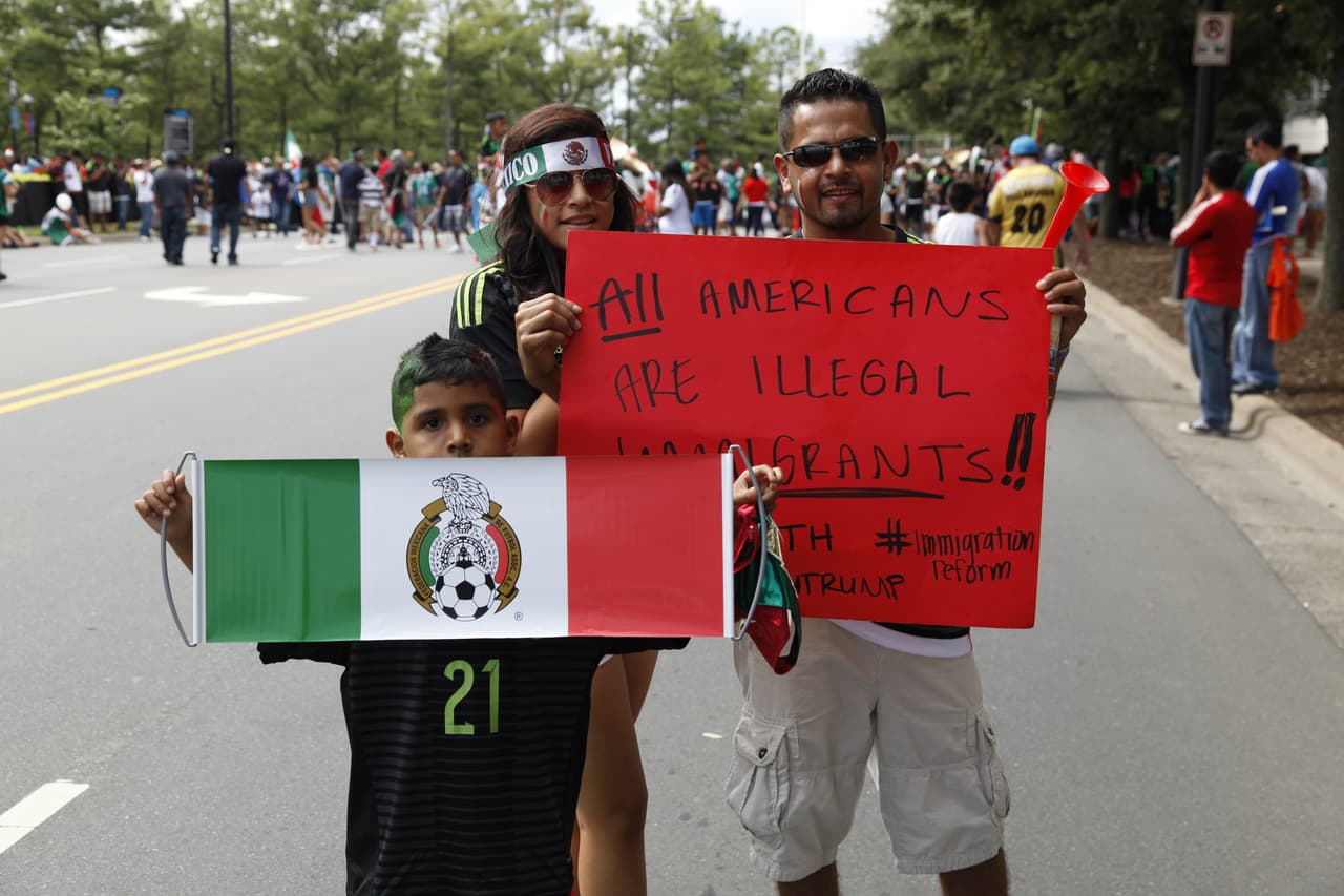 La afición pintó de verde, blanco y rojo las inmediaciones del estadio de Carolina donde se vivió un ambiente extraoridinario con el apoyo incondicional para el Tri previo al choque de México con Trinidad y Tobago.