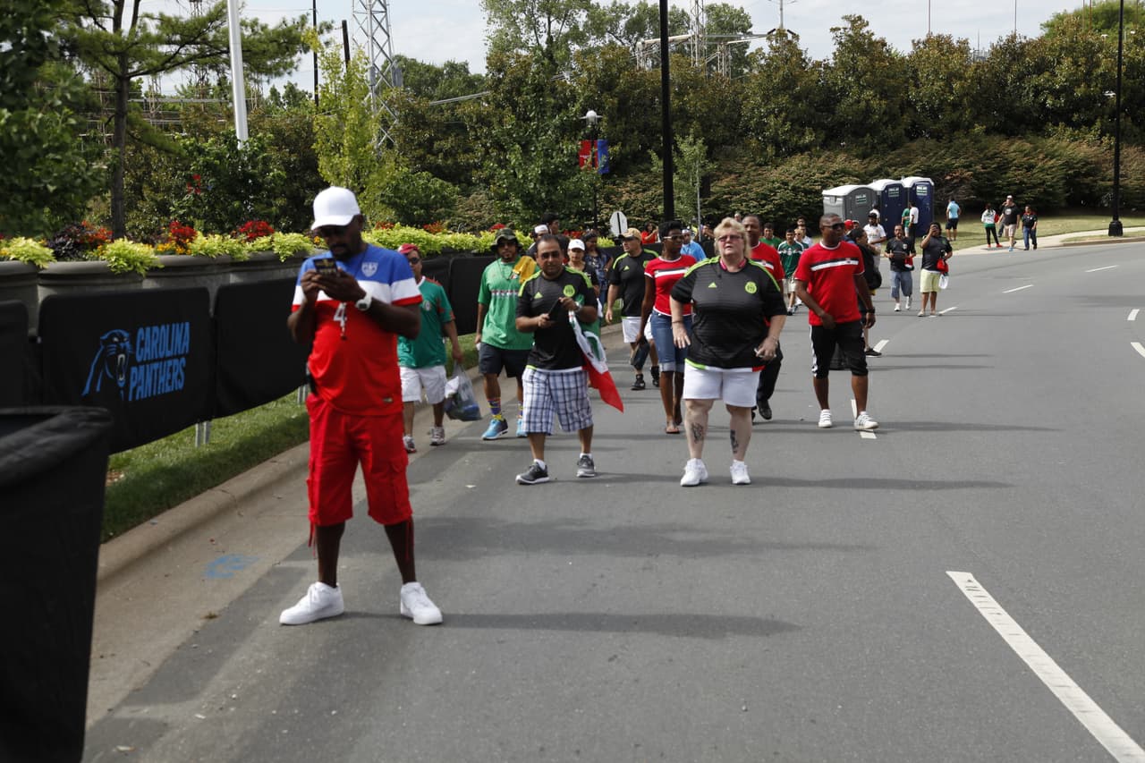La afición pintó de verde, blanco y rojo las inmediaciones del estadio de Carolina donde se vivió un ambiente extraoridinario con el apoyo incondicional para el Tri previo al choque de México con Trinidad y Tobago.