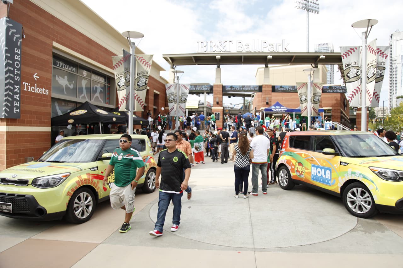 La afición pintó de verde, blanco y rojo las inmediaciones del estadio de Carolina donde se vivió un ambiente extraoridinario con el apoyo incondicional para el Tri previo al choque de México con Trinidad y Tobago.