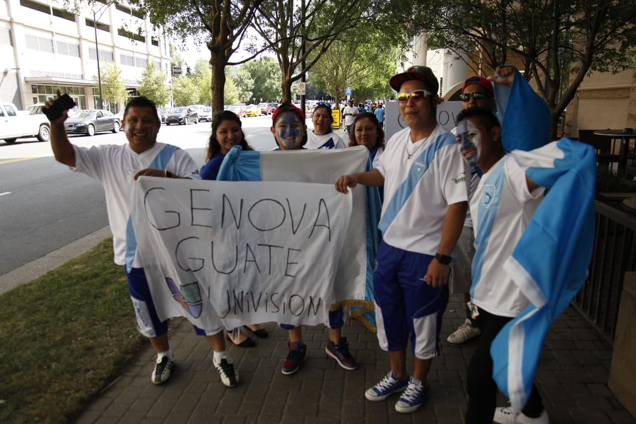 Los seguidores chapines también se hicieron notaron para alentar a la Bicolor en su duelo clave contra Cuba.