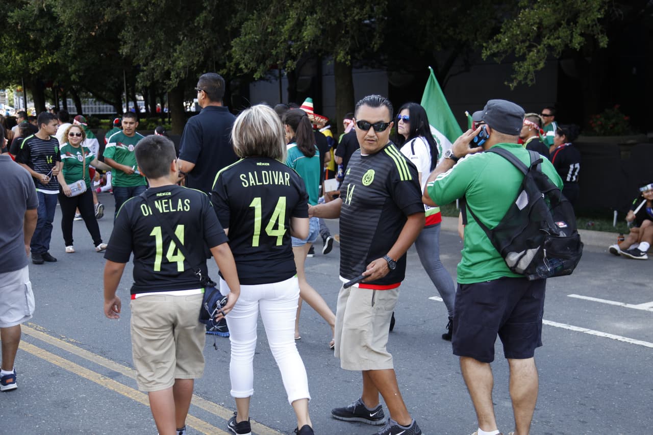La afición pintó de verde, blanco y rojo las inmediaciones del estadio de Carolina donde se vivió un ambiente extraoridinario con el apoyo incondicional para el Tri previo al choque de México con Trinidad y Tobago.