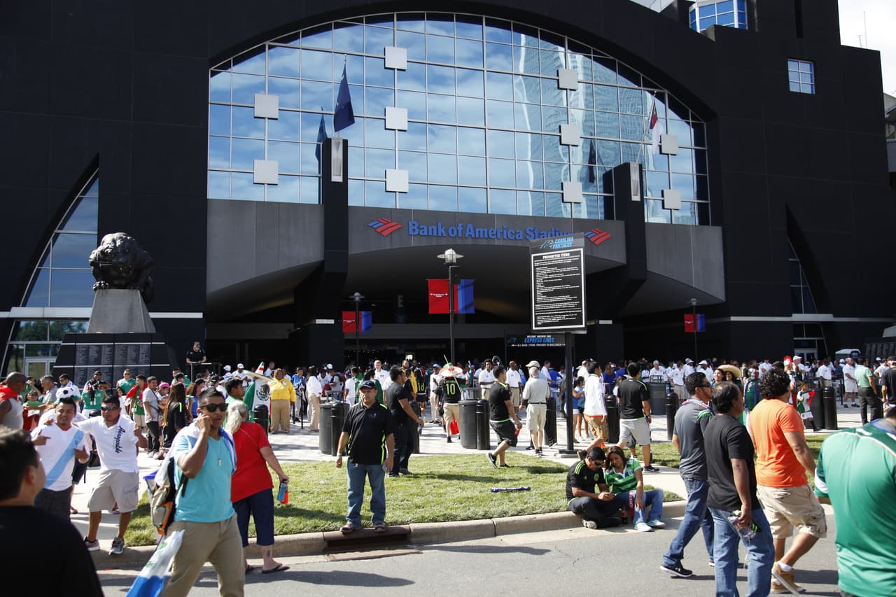 La afición pintó de verde, blanco y rojo las inmediaciones del estadio de Carolina donde se vivió un ambiente extraoridinario con el apoyo incondicional para el Tri previo al choque de México con Trinidad y Tobago.