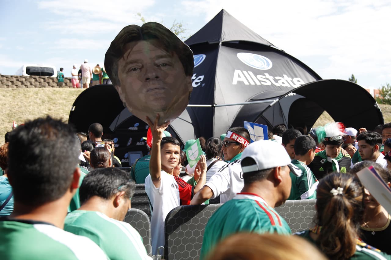 La afición pintó de verde, blanco y rojo las inmediaciones del estadio de Carolina donde se vivió un ambiente extraoridinario con el apoyo incondicional para el Tri previo al choque de México con Trinidad y Tobago.