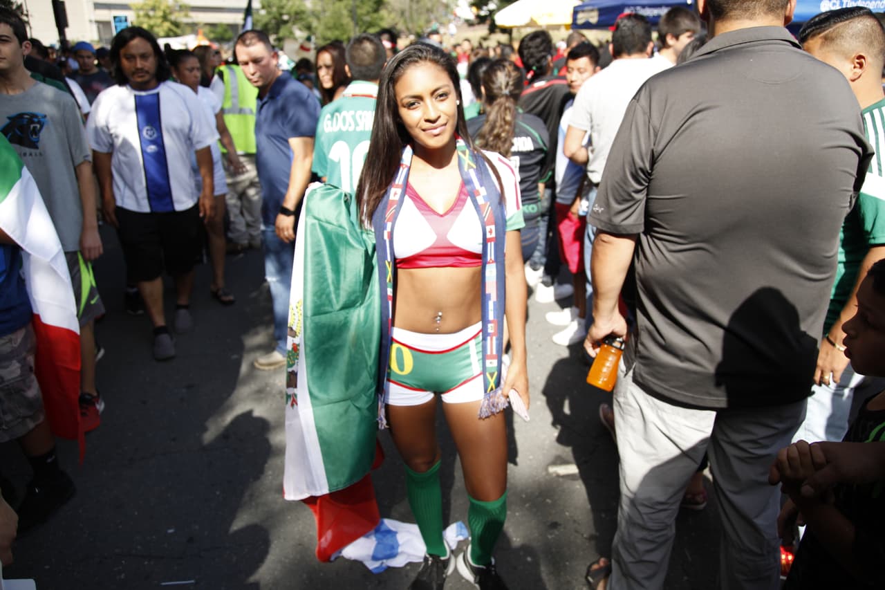 La afición pintó de verde, blanco y rojo las inmediaciones del estadio de Carolina donde se vivió un ambiente extraoridinario con el apoyo incondicional para el Tri previo al choque de México con Trinidad y Tobago.