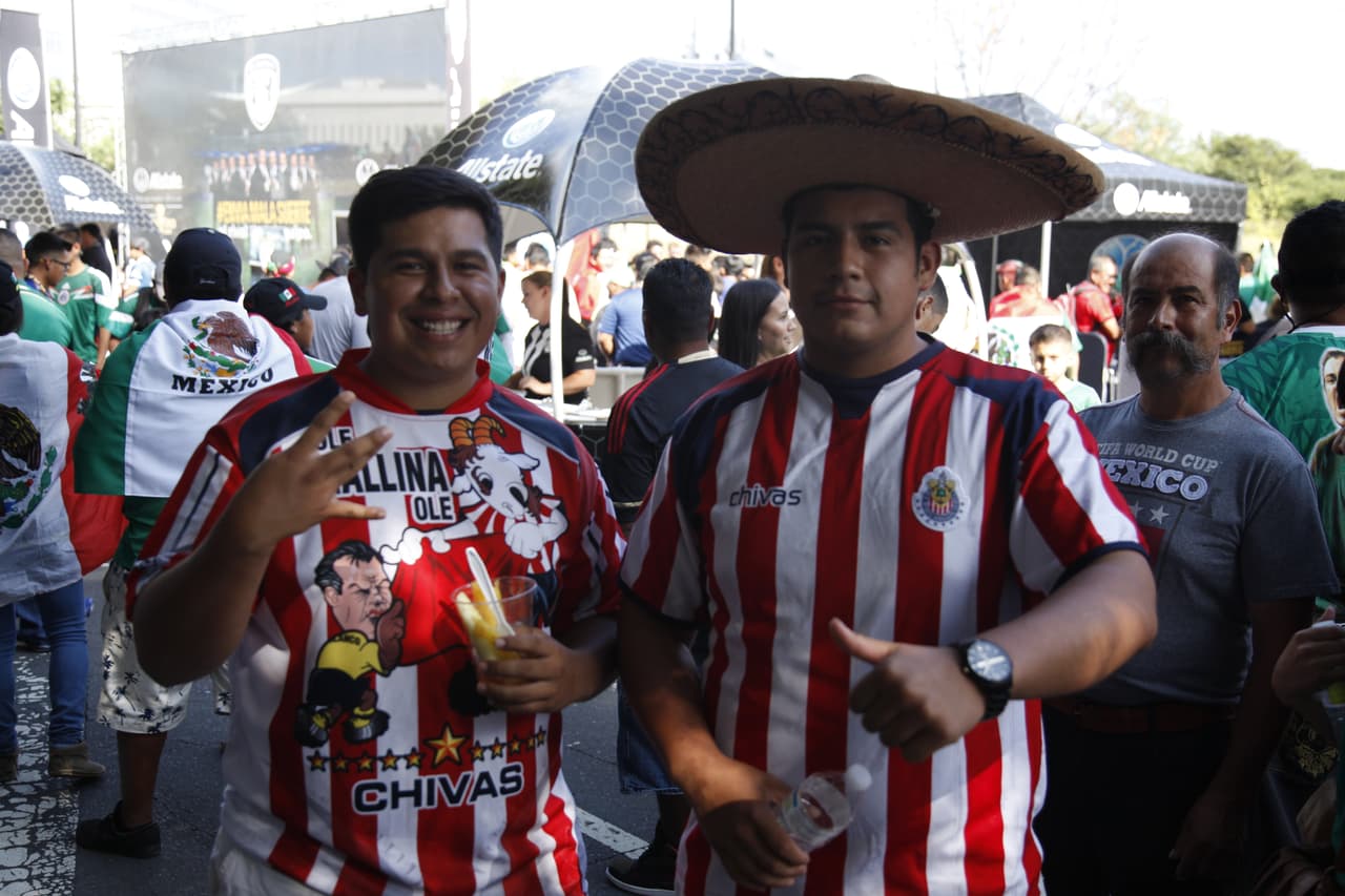 La afición pintó de verde, blanco y rojo las inmediaciones del estadio de Carolina donde se vivió un ambiente extraoridinario con el apoyo incondicional para el Tri previo al choque de México con Trinidad y Tobago.