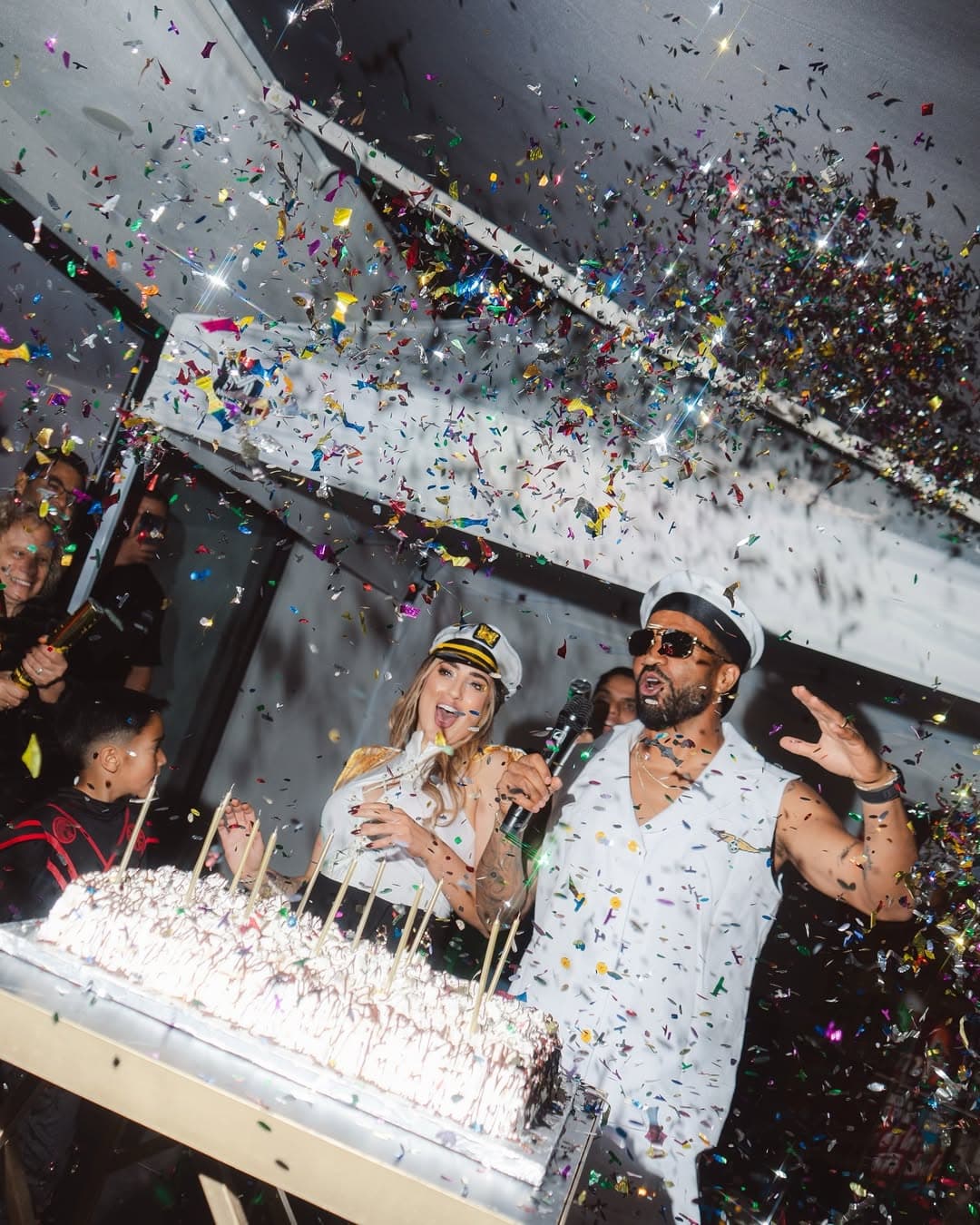 El delantero uruguayo y su pareja lucieron un disfraz de marineros.