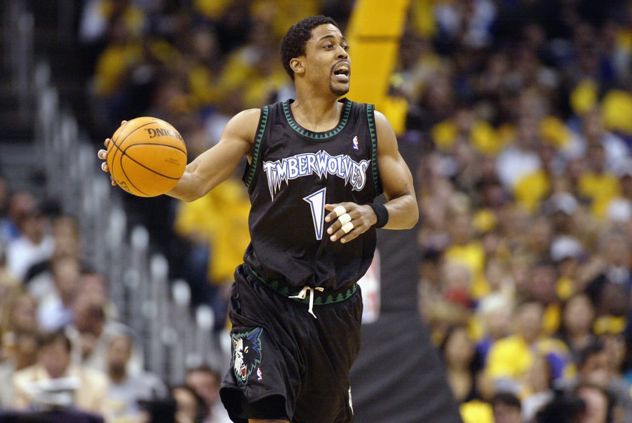 <b>Rod Strickland.</b> Jugó 17 temporadas con promedios de más de 13 puntos y 7 asistencias por juego. Se destacó en los Portland Trail Blazers y los Washington Wizards entre 1993 y 2000.