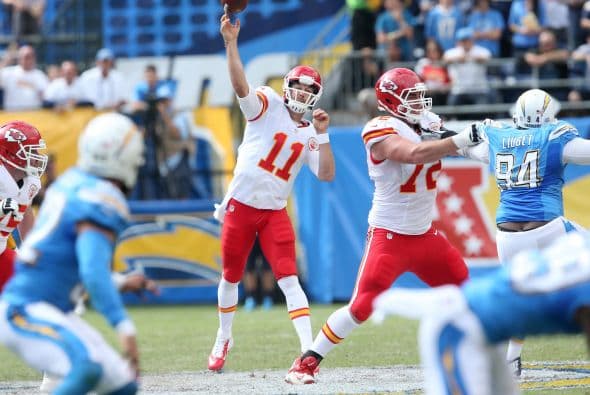 Alex Smith completó 19 pases para 221 yardas y un touchdown.