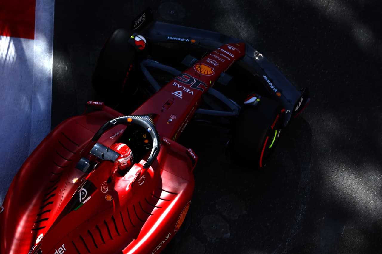 En tanto Charles Leclerc se quedó con el primer lugar y hace pensar que tendremos una espectacular carrera este domingo.