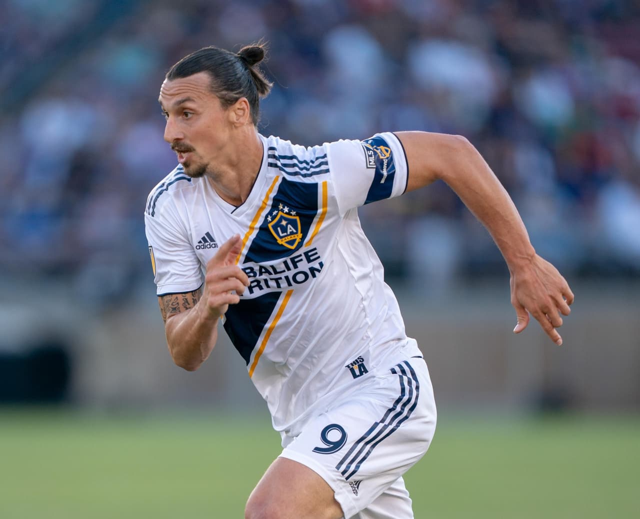 "Siempre haré goles": Ibra levanta otra vez al Galaxy y no olvida su competencia con Vela 