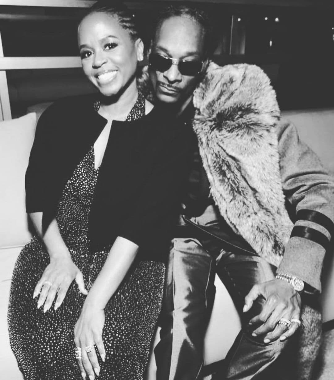 El rapero Snoop Dogg posteó una foto junto con su esposa para San Valentin.
