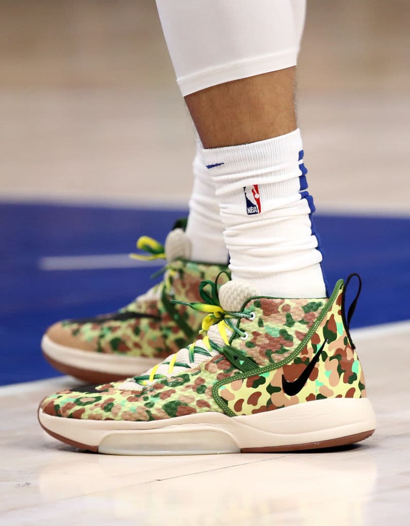 De colores, con dedicación o camuflados, los diseños de los mejores basquetbolistas del mundo.