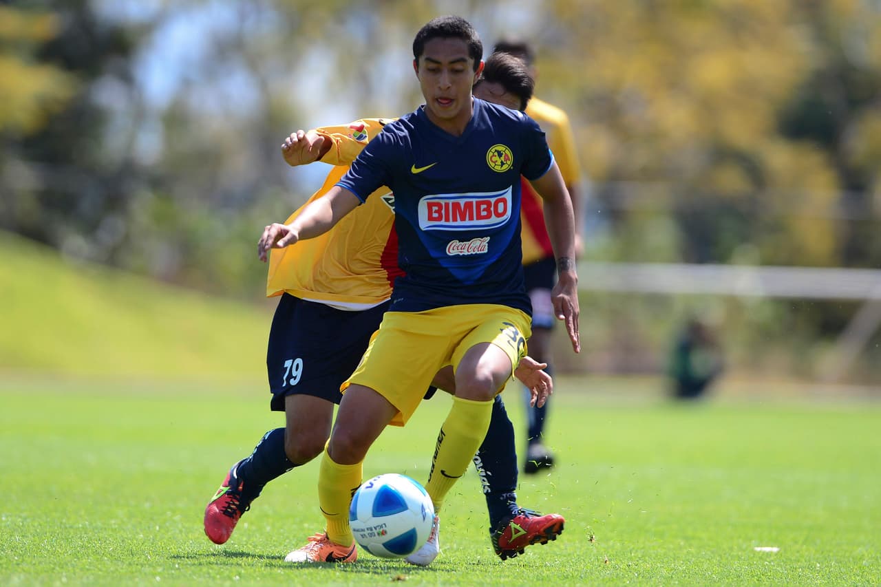 El jugador mexicano iría al Porto B por un año en calidad de préstamo.