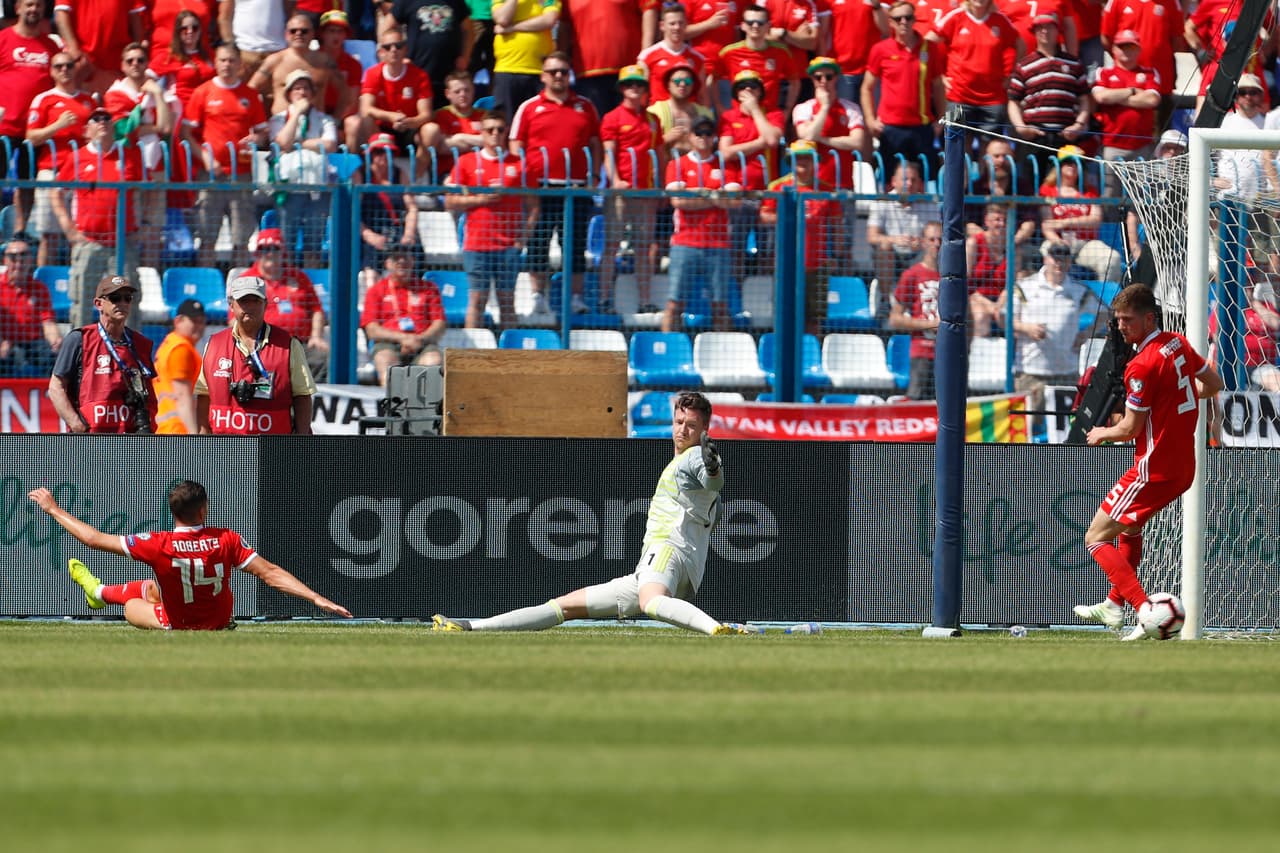 El marcador se abrió muy rápido, al minuto 17, cuando Ivan Perisic desbordó por la banda y mandó un centro que James Lawrence envió a su propia red.