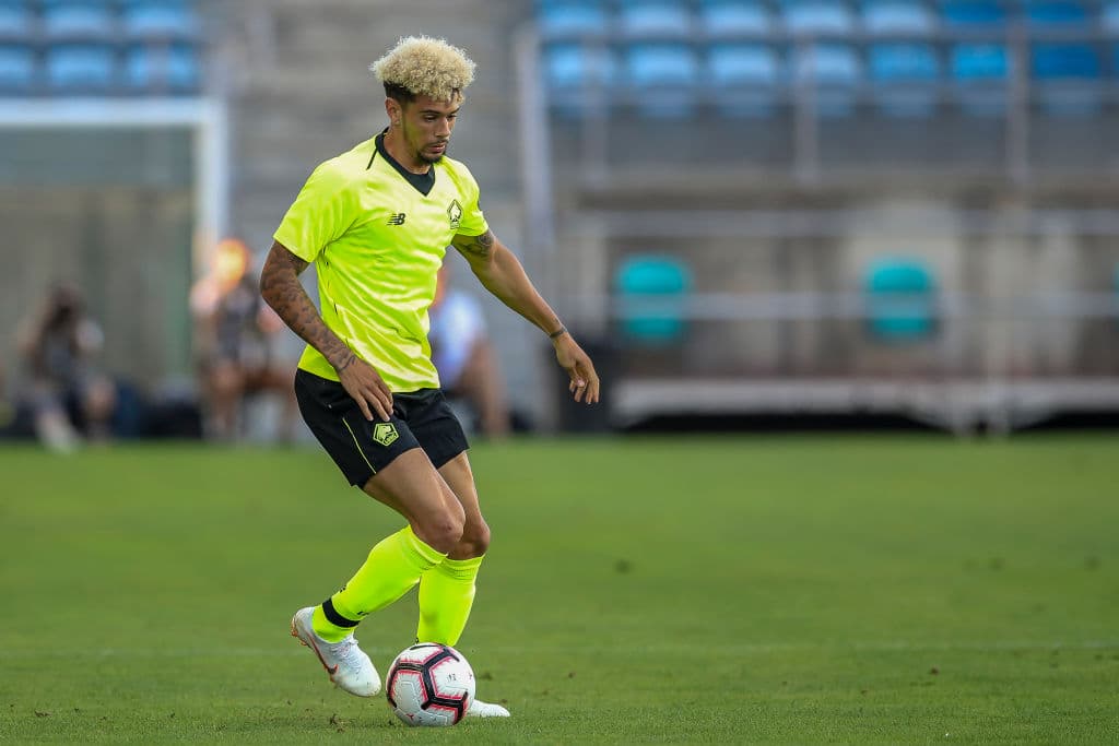 El lateral Kevin Malcuit es nuevo jugador de Napoli, dirigido por el italiano Carlo Ancelotti y que ha mostrado interés por el mexicano Guillermo Ochoa. El jugador francés de 27 años viene de Lille.