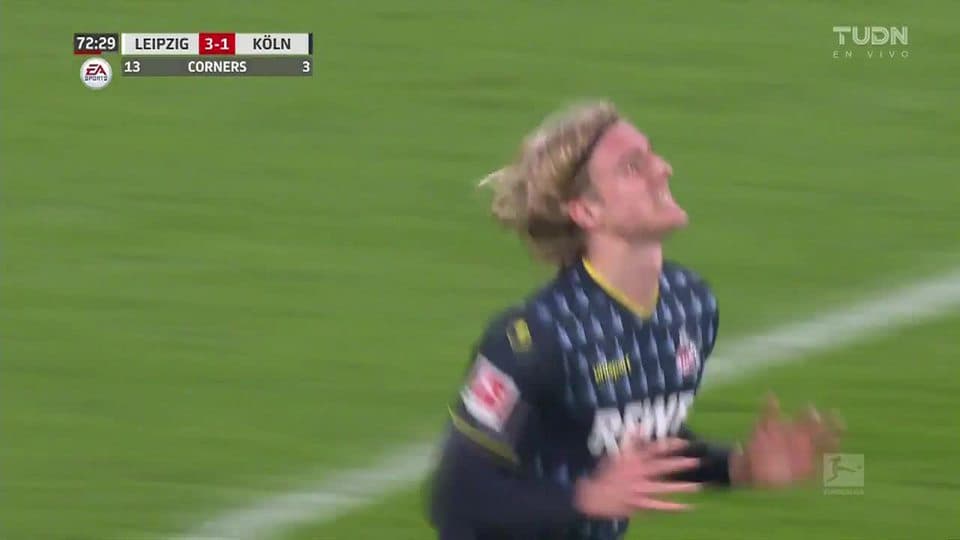 Tiro desviado de Sebastiaan Bornauw