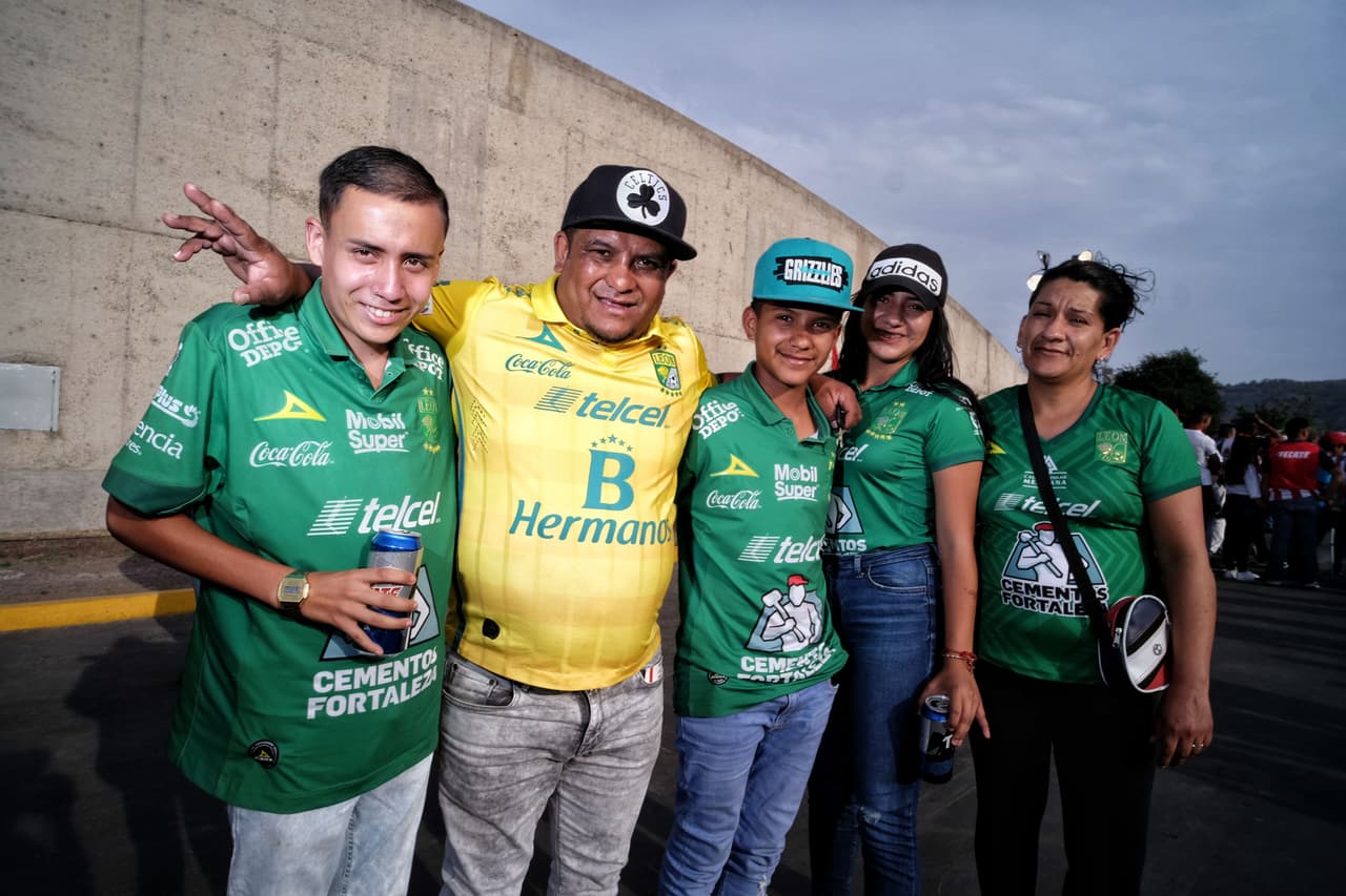 Los colores de Chivas de Guadalara y de León encontraron la alegría de los hinchas como su mejor lugar para vivir la fiesta de la Jornada 16 del Clausura 2019.