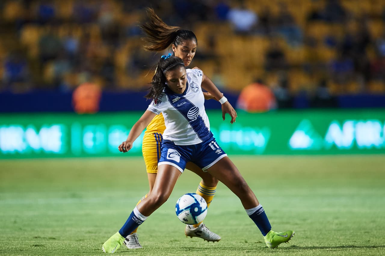 Puebla no lograba elaborar jugadas en zona ofensiva y eso complicó el encuentro para ellas.