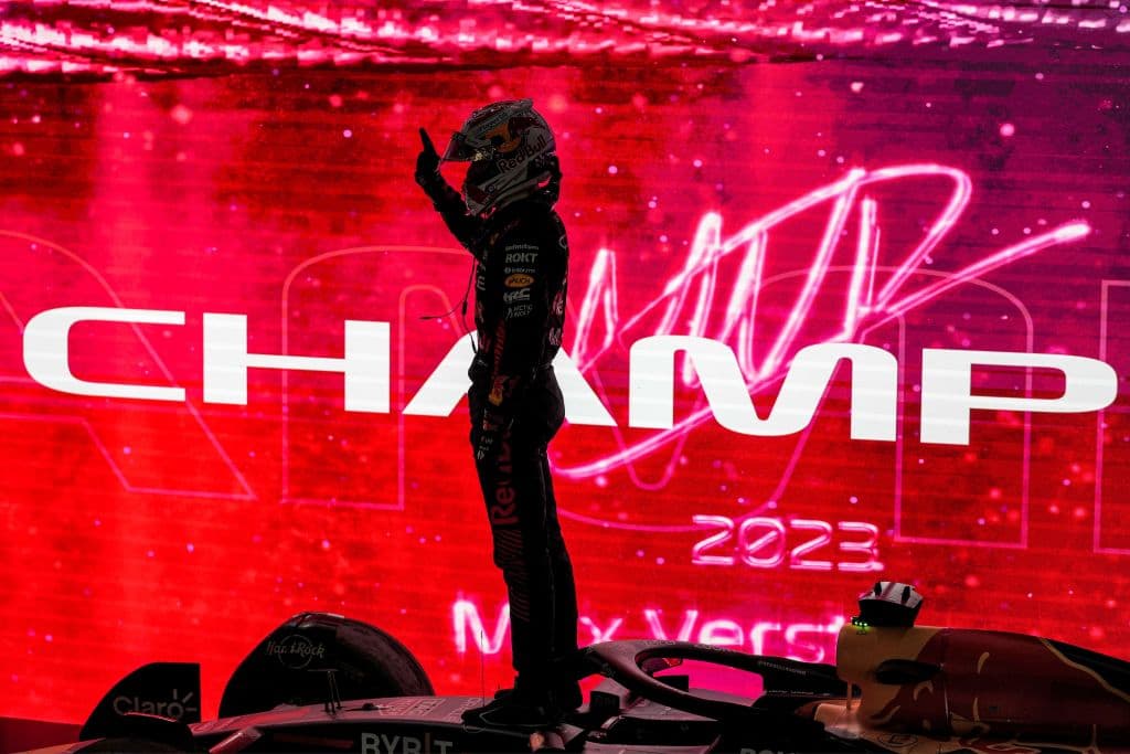 Verstappen, tricampeón del mundo tras accidente de Checo Pérez en Qatar