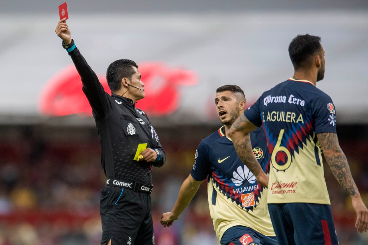 Apenas al minuto 34, Bruno Valdez se fue expulsado por doble amarilla y a partir de ahí, el juego quedó muy condicionado para los capitalinos.