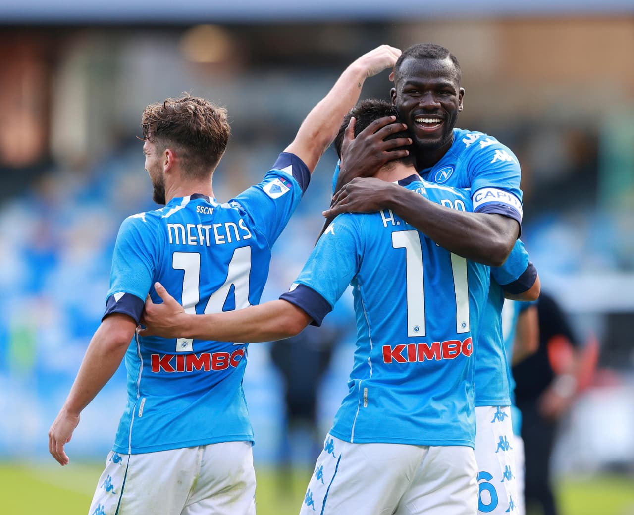 El mexicano marcó los primeros dos goles del partido (23’, 27’) y Matteo Politano (30’) hizo el tercero. Osimhen (43’) anotó el cuarto para los de Gattuso y Lammers (69’) descontaba, pero era demasiado tarde. Napoli tendrá actividad a media semana ante el AZ en la Europa League; Atalanta se medirá al Midtjylland en la Champions.