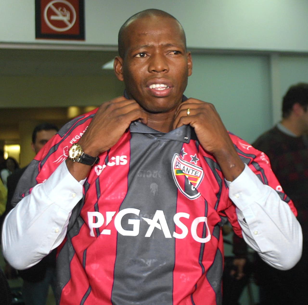17. Faustino Asprilla (10) - Cúcuta, Atlético Nacional, Parma, Newcastle, Palmeiras, Fluminense, Atlante, U de Chile, Cortuluá y Estudiantes de La Plata.