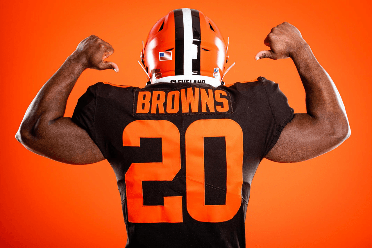 Así luce la nueva imagen de los Browns, con algunos ajustes en las combinaciones y cambio de tipografía de los números.