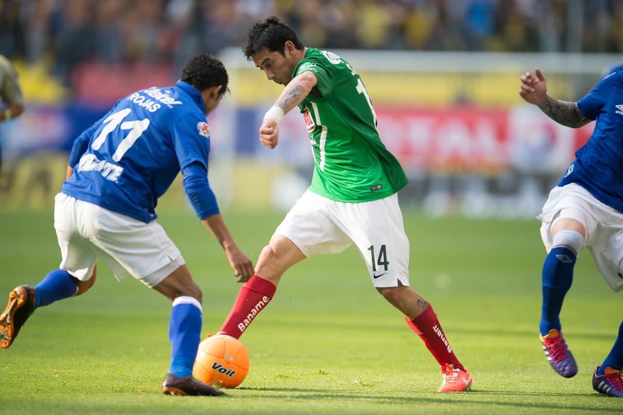 En ese mismo torneo se fue expulsado en el enfrentamiento ante Cruz Azul luego de hacer un tremendo berrinche porque no le concedieron un tiro de esquina.