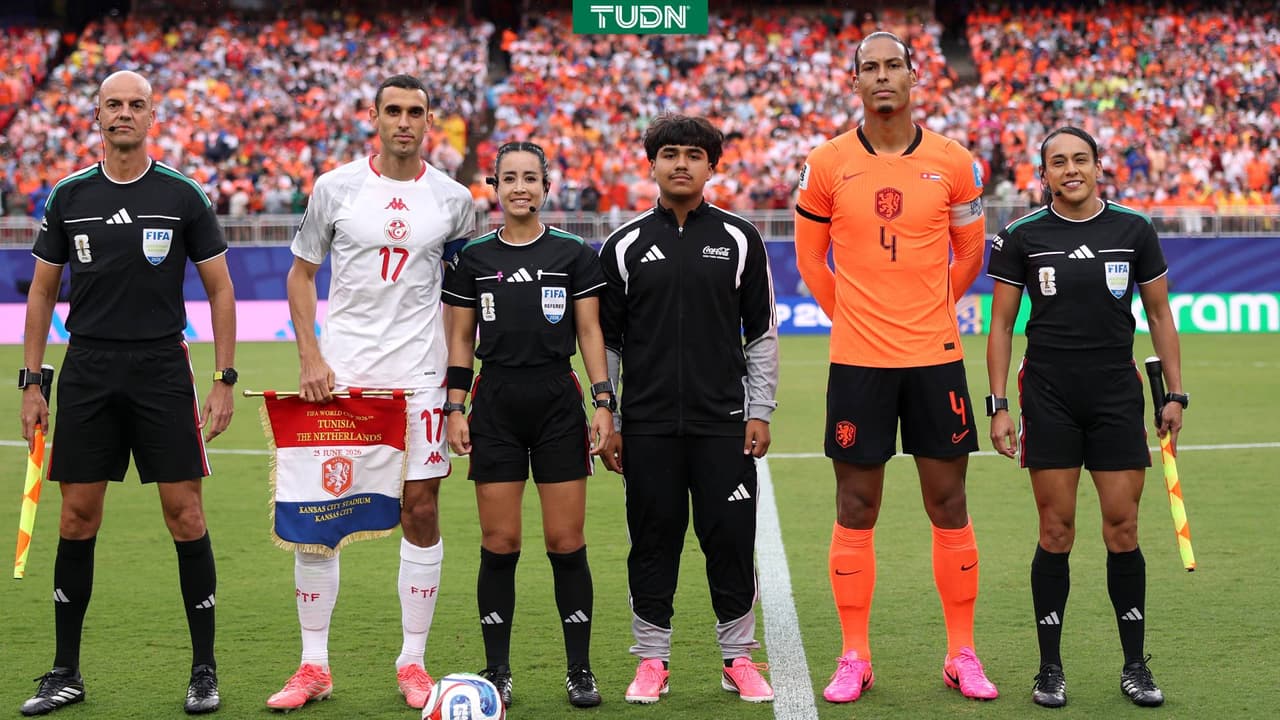 Katia Itzel García recuerda a México en su uniforme durante el Túnez vs. Países Bajos