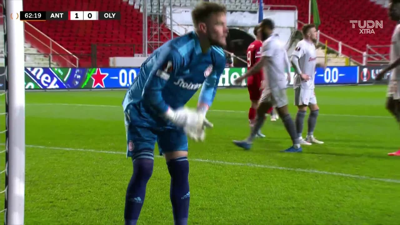 ¡TIRO ATAJADO! disparo por Michel Balikwisha.