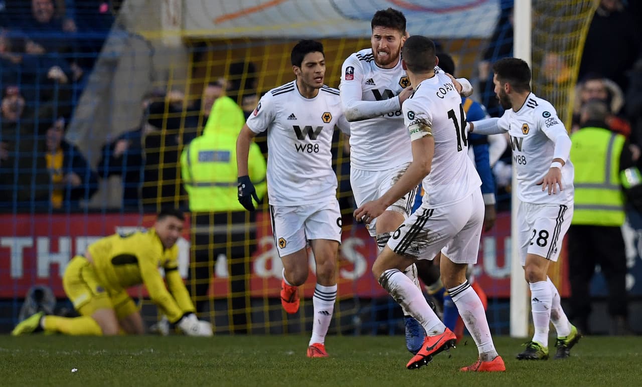 El defensor llegó sin marca a cabecear al primer palo y salir a festejar el empate que forzaba la revancha.