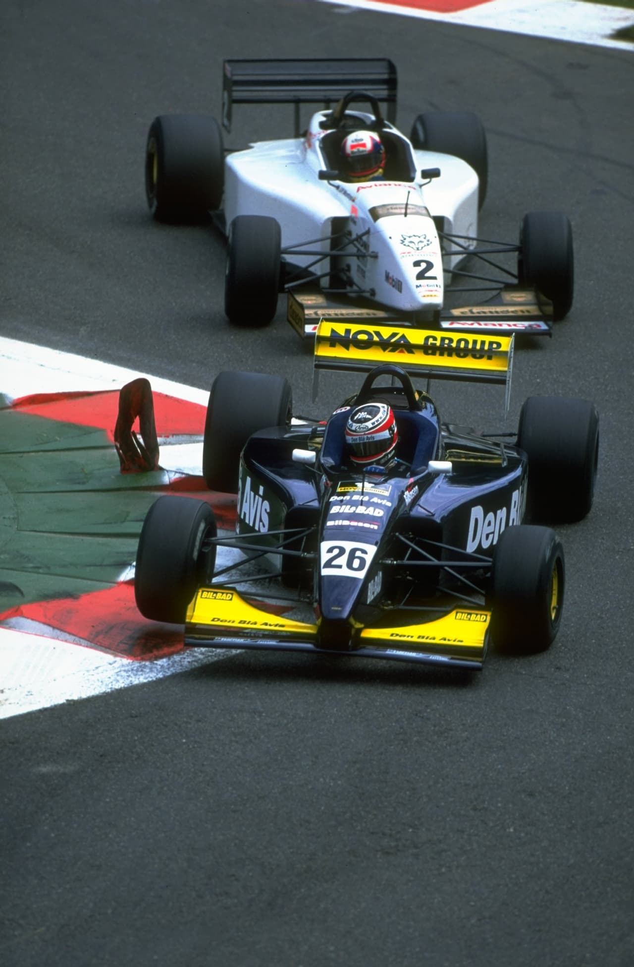 El colombiano Juan Pablo Montoya es reconocido como el mejor piloto de autos de su país y uno de los mejores de latinoamérica. Su carrera comenzó en lo GoKarts y poco a poco fue ascendiendo hasta ir a Europa a competir en Fórmula Renault, Fórmula 2 y Fórmula 3000.