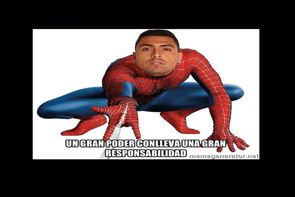 Mira los mejores memes del 'dedazo' de Gonzalo Jara a Edinson Cavani en el partido Chile-Uruguay en cuartos de final de la Copa América 2015 (Twitter).