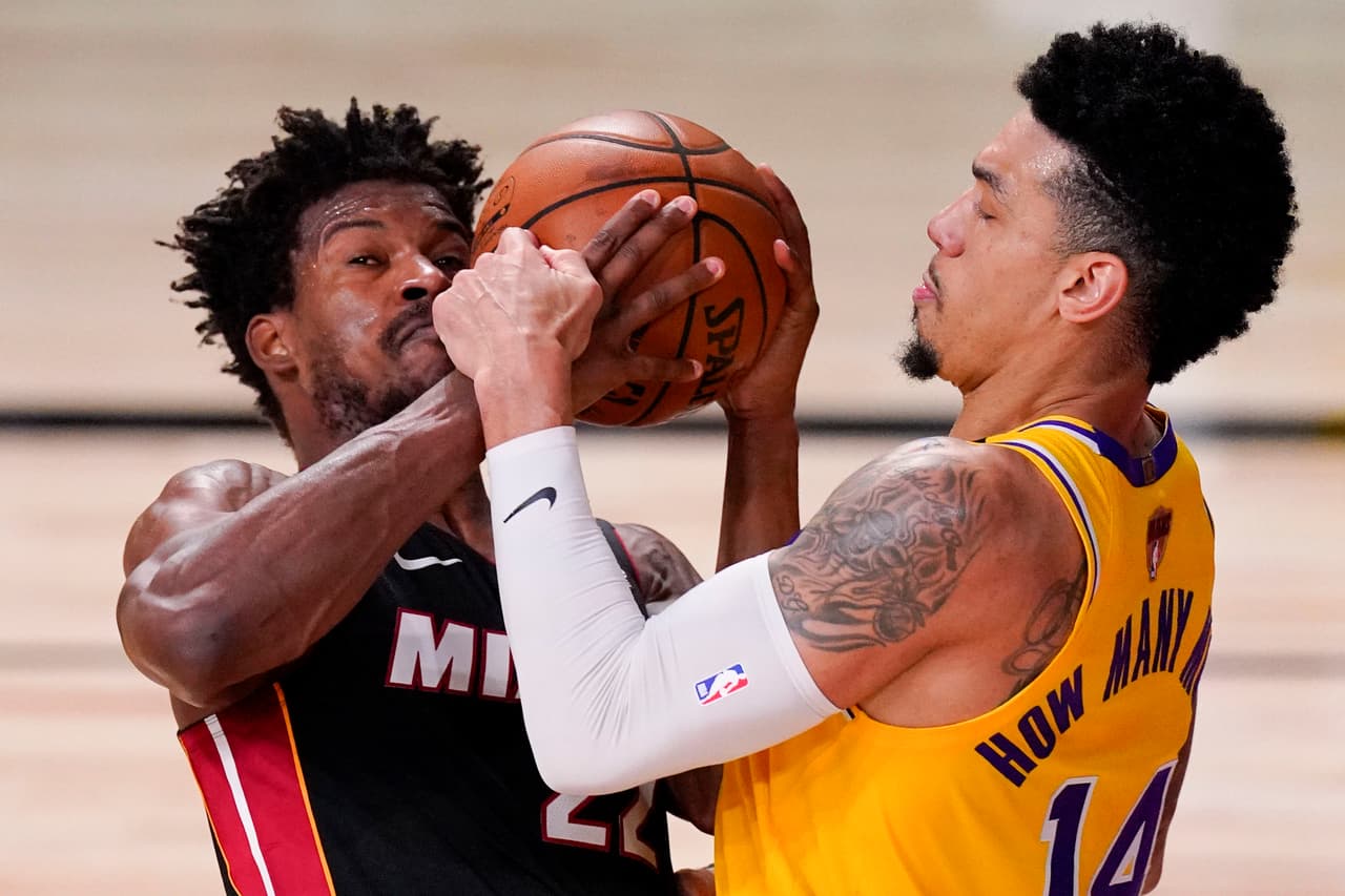 LeBron James comanda los victoria de los Lakers 102-96 sobre el Miami Heat y buscarán coronarse como campeones el próximo viernes 9 de noviembre.