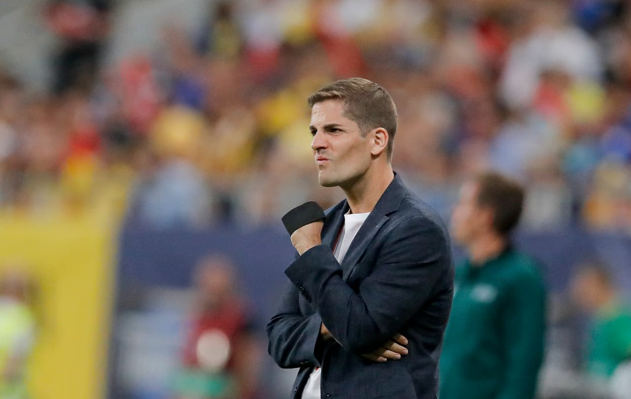 Robert Moreno disfruta de una merecida pero sufrida victoria, al menos en los minutos finales.