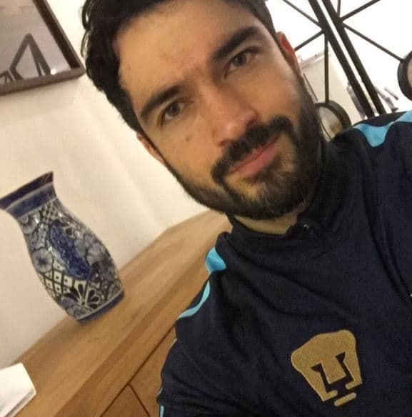 El actor y cantante Poncho Herrera, otro de los fervientes seguidores de Pumas.