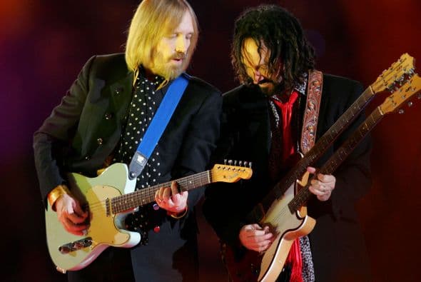 Tom Petty y el guitarrista Mike Campbell hicieron vibrar el estadio de la Universidad de Phoenix en el Super Bowl XLII.