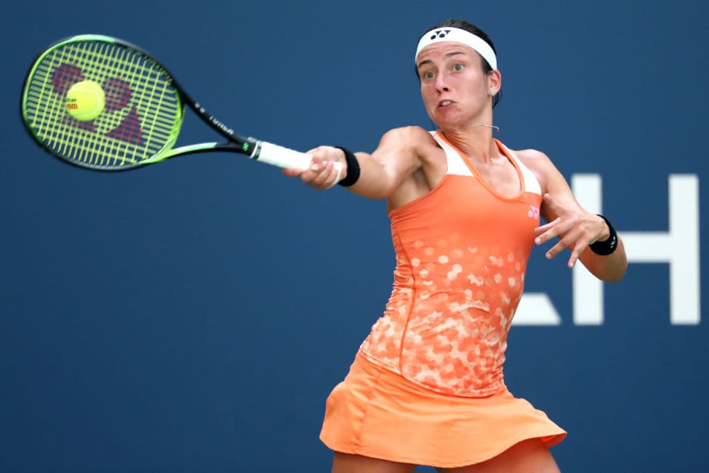 En uno de los duelos vespertinos, la letona Anastasija Sevastova, sembrada 19, se enfrentó con la favorita y tercera preclasificada, la de más alto ránking con vida en el torneo, Sloane Stephens.