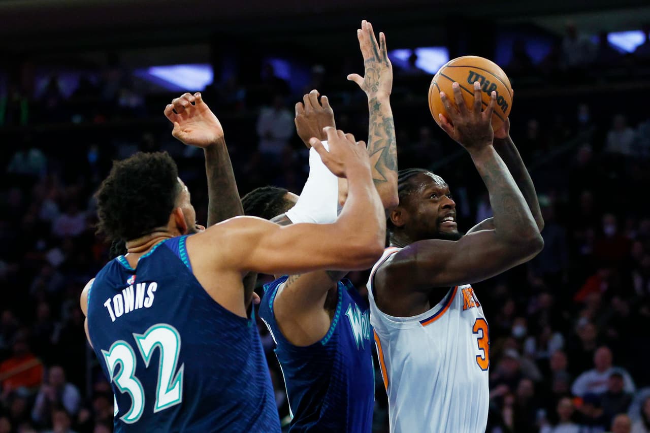 Knicks cae ante Timberwolves y peligra su pase a playoffs