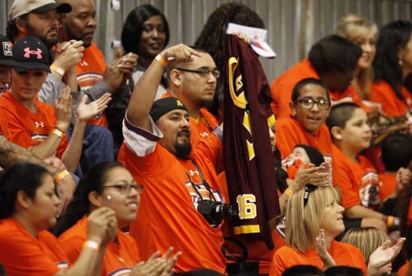 La Conferencia Nacional se impuso a la Conferencia Americana en el Tazón Latino IX y Hristo Stoichkov, para sorpresa de todos, fue reconocido como el MVP del juego, disfruta aquí de las mejores imágenes (Foto: Mario Castillo).
