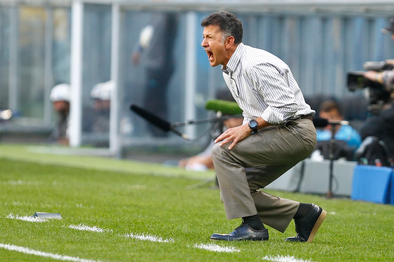 Emigró a los Estados Unidos y consiguió titularse en Ciencias del Ejercicio Físico y del Rendimiento Humano en la Universidad de Connecticut. Ahí conoció a su esposa, en Nueva York, con la que tiene dos hijos varones.