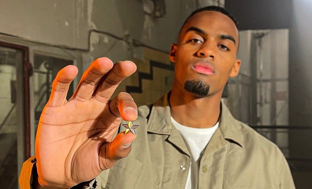 Ajax funde su trofeo y lo comparte con aficionados